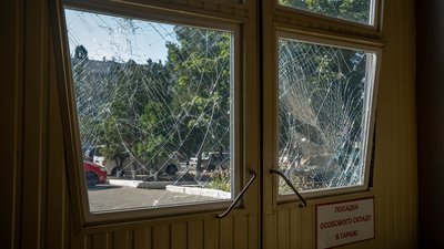 Через російську атаку в Одесі пошкоджено пожежну частину