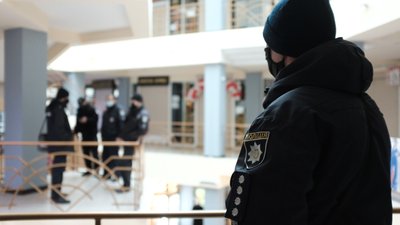У Чернівцях поліція чергує біля ресторанів, які порушують обмеження "червоної" зони карантину