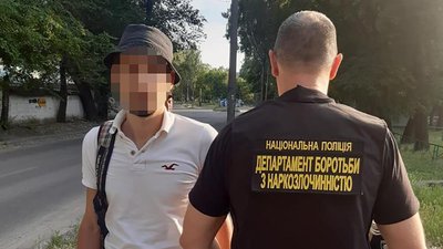 Мешканець Запоріжжя замовив поштою елітну коноплю, його викрила поліція