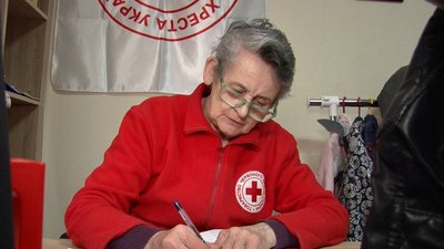 "Банк одягу" Червоного Хреста в Тернополі: як він працює "Банк одягу" Червоного Хреста в Тернополі: як він працює