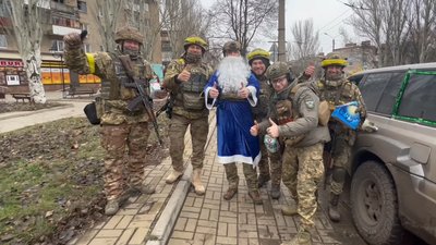 У Бахмуті святий Миколай роздав дітям подарунки, які допомагали збирати на Франківщині У Бахмуті святий Миколай роздав дітям подарунки, які допомагали збирати на Франківщині