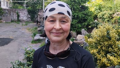 Клумби, дерева та кущі: як житомиряни облаштували мініпарк у дворі багатоповерхівки Клумби, дерева та кущі: як житомиряни облаштували мініпарк у дворі багатоповерхівки