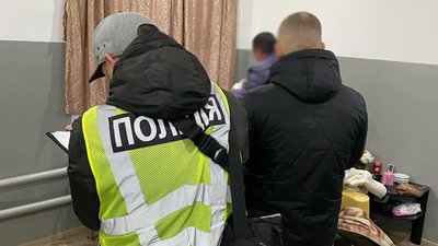 Обіцяли допомогу від ООН та викрадали гроші з банківських карток: на Житомирщині судитимуть групу шахраїв Обіцяли допомогу від ООН та викрадали гроші з банківських карток: на Житомирщині судитимуть групу шахраїв
