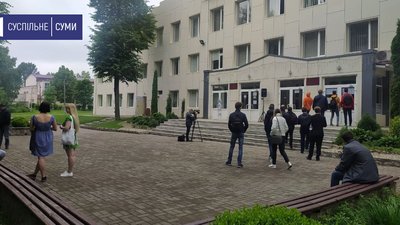 У Сумах абітурієнти складають ЗНО з фізики У Сумах абітурієнти складають ЗНО з фізики
