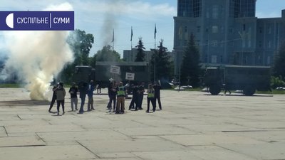 У Сумах тероборонівці відпрацьовували захист адмінбудівлі У Сумах тероборонівці відпрацьовували захист адмінбудівлі