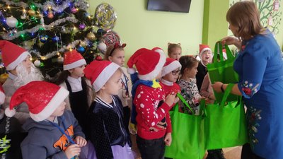 Портативні акумулятори та подарунки дітям привезли житомирські волонтери з Німеччини Портативні акумулятори та подарунки дітям привезли житомирські волонтери з Німеччини