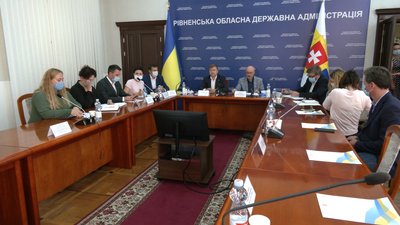 Цькування і стереотипи: на що поскаржились міністру переселенці з Донбасу у Рівному
