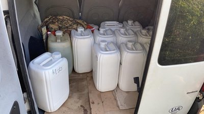 На Рівненщині викрили залізничників на зливанні дизпалива на пів мільйона гривень щомісяця На Рівненщині викрили залізничників на зливанні дизпалива на пів мільйона гривень щомісяця