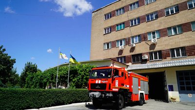 На Харківщині врятували чоловіка, якого вразило струмом на електроопорі