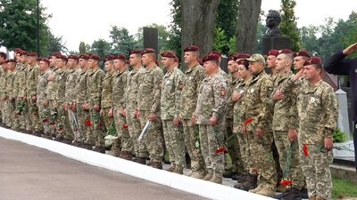 У Житомирі вшанували пам'ять захисників України У Житомирі вшанували пам'ять захисників України