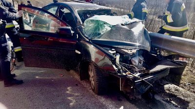 На Івано-Франківщині в ДТП загинули двоє людей, ще троє — травмовані На Івано-Франківщині в ДТП загинули двоє людей, ще троє — травмовані