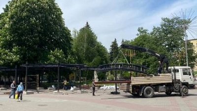В Івано-Франківську частково демонтували МАФ, який встановили з порушеннями В Івано-Франківську частково демонтували МАФ, який встановили з порушеннями