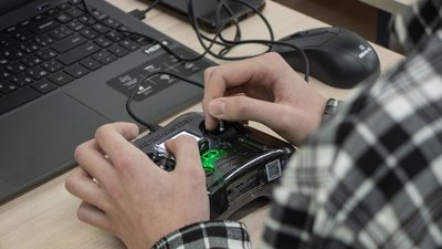 Захист України, школярі, турнікети, дрони