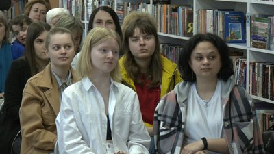 У Тернополі в бібліотеці облаштували зал для читання та зустрічей У Тернополі в бібліотеці облаштували зал для читання та зустрічей