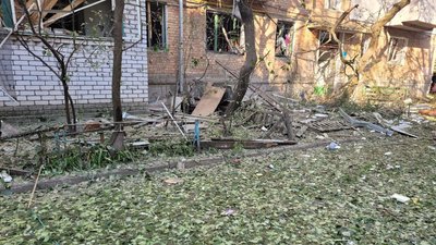 Ранковий обстріл житлових будинків у Миколаєві. Що розповіли місцеві жителі та співробітники екстрених служб Ранковий обстріл житлових будинків у Миколаєві. Що розповіли місцеві жителі та співробітники екстрених служб