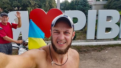 "Ставте цілі та йдіть до них". Кропивничанин пробігши 69 км, присвятив досягнення ЗСУ "Ставте цілі та йдіть до них". Кропивничанин пробігши 69 км, присвятив досягнення ЗСУ