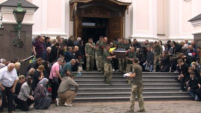 "Мріяв політати на параплані": у Луцьку попрощалися з загиблим на Харківщині Олегом Даньком