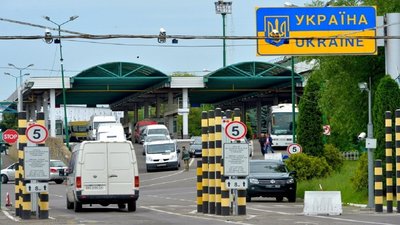 Білорусь заборонила виїзд з країни через наземний кордон. Як українці їздитимуть на лікування
