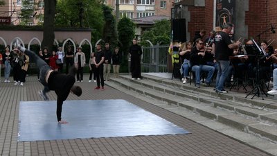 Хіп-хоп під класику: рівненська філармонія і вуличні танцюристи влаштували експеримент