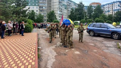 У Сумах поховали військового Олександра Борисенка У Сумах поховали військового Олександра Борисенка