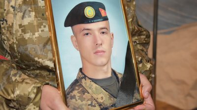 У Луцьку провели в останню путь 26-річного військового Юрія Головача