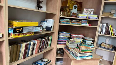 Книги та іграшки для дітей вимушених переселенців збирають у Закарпатській обласній бібліотеці Книги та іграшки для дітей вимушених переселенців збирають у Закарпатській обласній бібліотеці