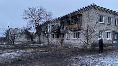 Двоповерхівка в Куп'янську, в яку росіяни влучили з артилерії Двоповерхівка в Куп'янську, в яку росіяни влучили з артилерії