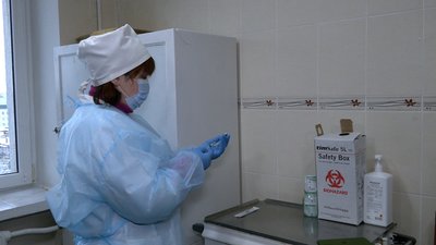 Бустерна доза вакцини проти COVID: як її роблять на Рівненщині Бустерна доза вакцини проти COVID: як її роблять на Рівненщині