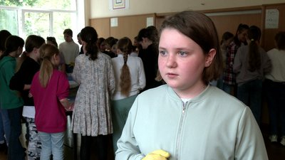 Як у Рівному школярі разом з волонтеркою готували сухі супи на передову Як у Рівному школярі разом з волонтеркою готували сухі супи на передову