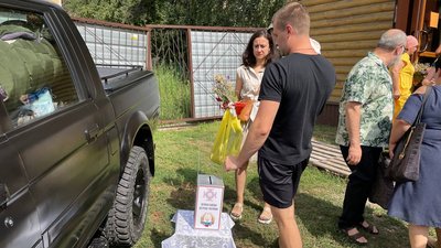 Пікап для ЗСУ: в Черкасах представники православного храму передали автівку захисникам України Пікап для ЗСУ: в Черкасах представники православного храму передали автівку захисникам України