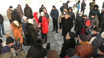 У Миколаєві люди продовжують протест проти високих тарифів У Миколаєві люди продовжують протест проти високих тарифів