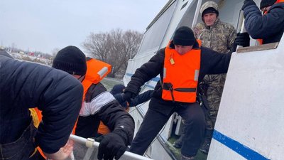 "Гасили" пожежу та "рятували" людей. На Одещині пройшли навчання ДСНС України та Румунії "Гасили" пожежу та "рятували" людей. На Одещині пройшли навчання ДСНС України та Румунії
