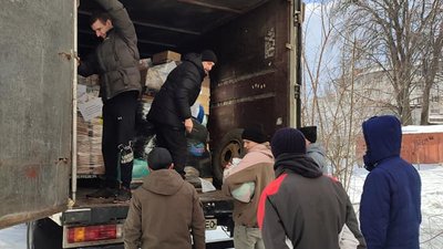 У Житомирі понад сім тисяч людей отримали продукти від волонтерів У Житомирі понад сім тисяч людей отримали продукти від волонтерів