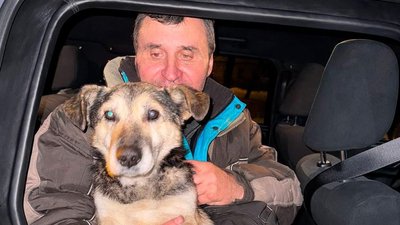З Харківщини евакуювали чоловіка разом із його собакою