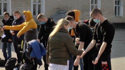 Ті, хто мають повну вищу освіту, служитимуть рік, решта – півтора