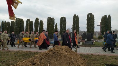 На Тернопільщині попрощалися із загиблим бійцем Романом Кравчуком На Тернопільщині попрощалися із загиблим бійцем Романом Кравчуком