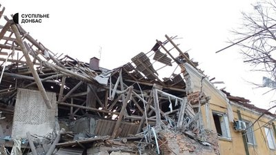 Зруйнований обстрілом будинок у Миколаївці на Донеччині, 28 березня 2024 року Зруйнований обстрілом будинок у Миколаївці на Донеччині, 28 березня 2024 року