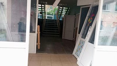 В одному з дитсадків Славути вибито вікна та двері, 25 жовтня 2023, Славута, Хмельниччина В одному з дитсадків Славути вибито вікна та двері, 25 жовтня 2023, Славута, Хмельниччина