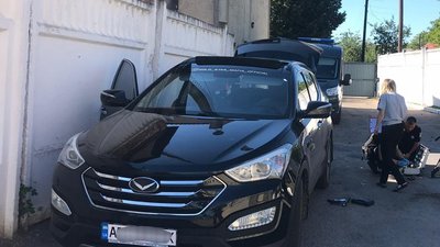 На Вінниччині молодики перекрили залізничний переїзд та стріляли по потягу На Вінниччині молодики перекрили залізничний переїзд та стріляли по потягу