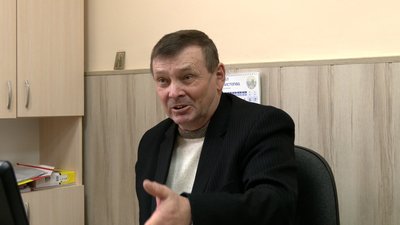 Зламані хрести, пошкоджені пам'ятники – в Ніжинському районі зруйнували могили під час вирубки дерев Зламані хрести, пошкоджені пам'ятники – в Ніжинському районі зруйнували могили під час вирубки дерев