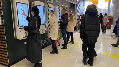 Відкриття без попередження: у Черкасах відновив роботу МакДональдз Відкриття без попередження: у Черкасах відновив роботу МакДональдз