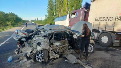 На Одещині зіткнулися дві автівки та вантажівка: травмувалися п’ятеро людей