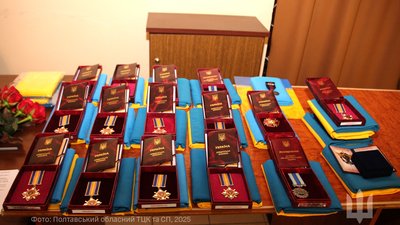 У Полтаві родинам полеглих захисників вручили посмертні державні нагороди