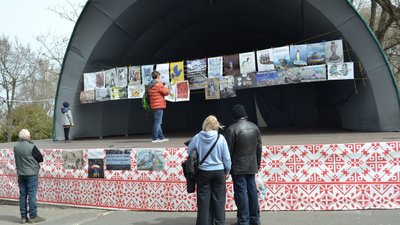 В Одесі відкрили виставку сатиричних плакатів, слоганів та карикатур В Одесі відкрили виставку сатиричних плакатів, слоганів та карикатур