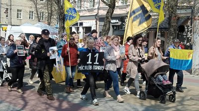 Учасники акції "Поверніть Героїв додому" пройшли мирною ходою центром міста. 21.04.2023 рік. Учасники акції "Поверніть Героїв додому" пройшли мирною ходою центром міста. 21.04.2023 рік.