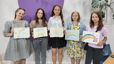 У Житомирі діти військових та переселенців проходять психологічну адаптацію за допомогою арттерапії У Житомирі діти військових та переселенців проходять психологічну адаптацію за допомогою арттерапії