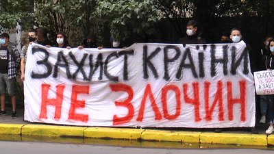 Під управлінням Нацполіції у Франківську вимагали звільнення затриманих на Харківщині Під управлінням Нацполіції у Франківську вимагали звільнення затриманих на Харківщині