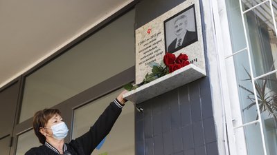 У Дніпрі встановили меморіальну дошку лікарю Костянтину Чебанову У Дніпрі встановили меморіальну дошку лікарю Костянтину Чебанову
