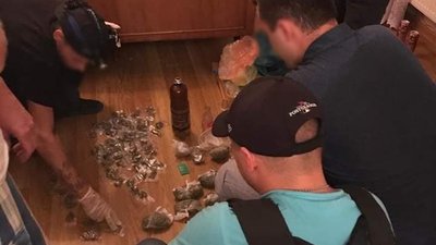 На Буковині судитимуть патрульного, якого підозрюють у збуті наркотиків