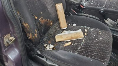На Харківщині в салон авто вкинули феєрверк